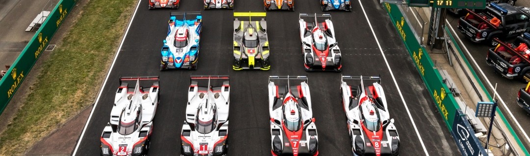 La traditionnelle photo de famille des 60 engagés aux 24 Heures du Mans