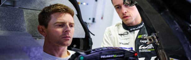 Anthony Davidson teste le simulateur de la Peugeot 9X8 Hypercar
